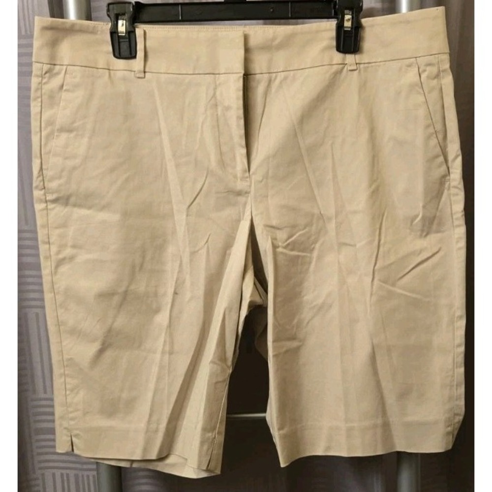 Ann Taylor Devin Fit Shorts Womens 14 Beige Mid Rise 36x11